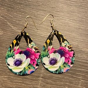 Flower painted earrings.
